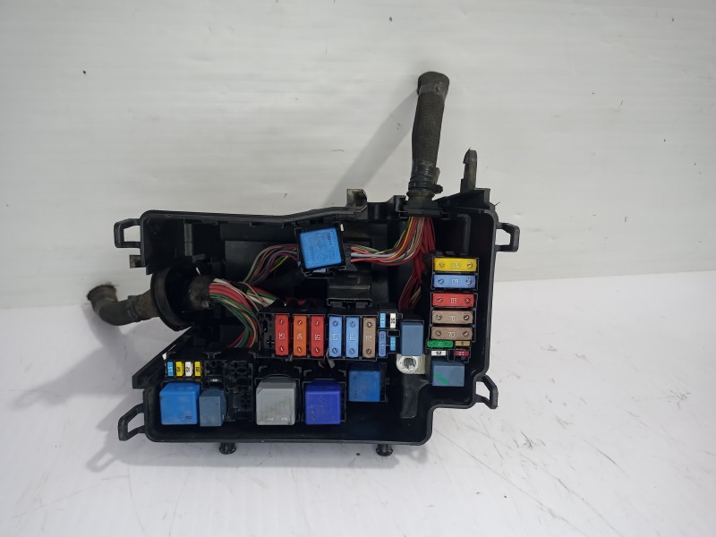 Recambio de caja reles / fusibles para renault trafic furgón l1h1 2,7t referencia OEM IAM 243503708R  