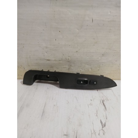 Recambio de mando elevalunas delantero derecho para kia carens iii monospace (un) 2.0 crdi 140 referencia OEM IAM 935751D1010G  