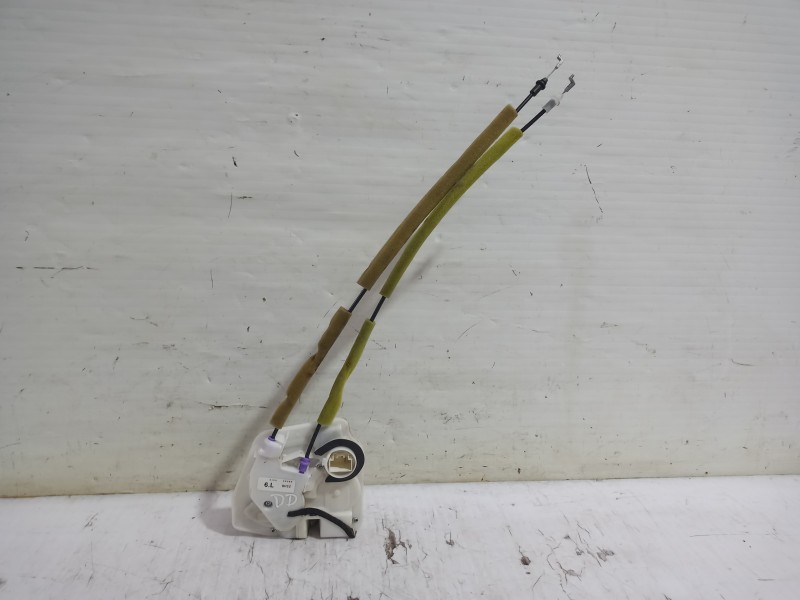 Recambio de cerradura puerta delantera derecha para mazda 3 lim. () center-line referencia OEM IAM BHS258310A  