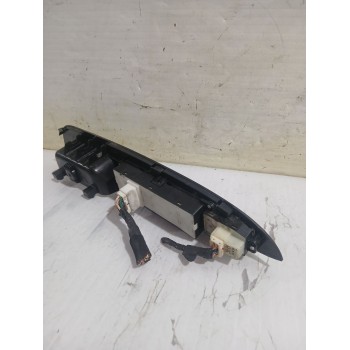 Recambio de mando elevalunas delantero izquierdo para kia carens iii monospace (un) 2.0 crdi 140 referencia OEM IAM 935701D3020G