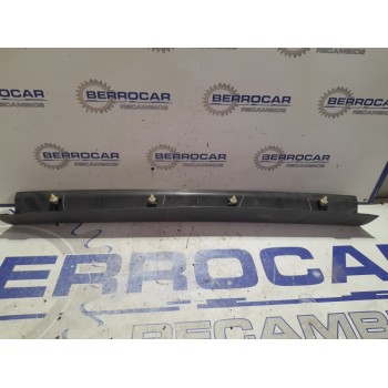 Recambio de molduras traseras para land rover discovery 2.7 td v6 cat referencia OEM IAM ERQ000091  