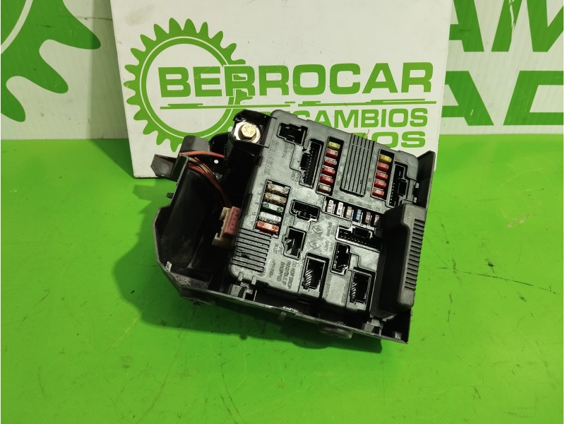 Recambio de caja reles / fusibles para renault scenic ii 1.6 16v referencia OEM IAM 8200306033  