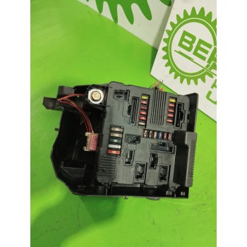 Recambio de caja reles / fusibles para renault scenic ii 1.6 16v referencia OEM IAM 8200306033  