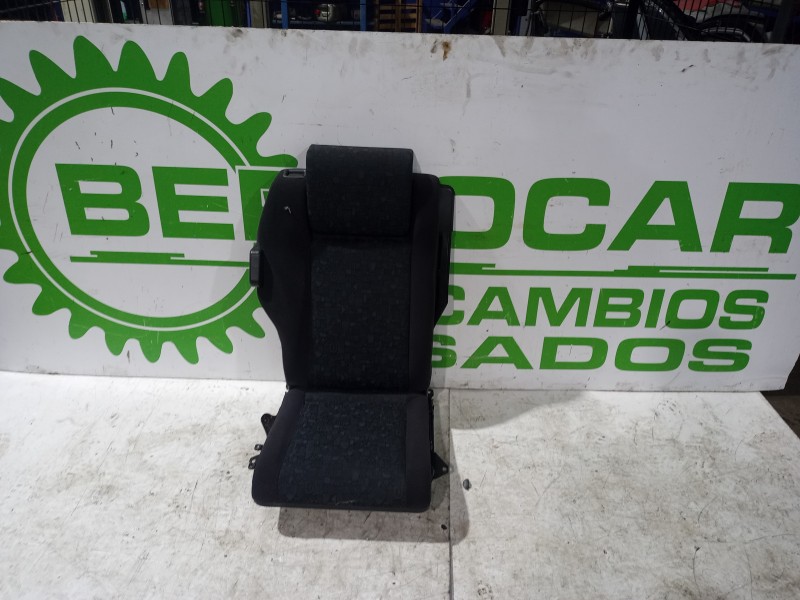 Recambio de asientos trasero derecho para opel zafira a elegance referencia OEM IAM 90588988  
