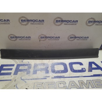 Recambio de molduras traseras para land rover discovery 2.7 td v6 cat referencia OEM IAM ERQ000091  