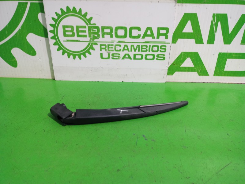 Recambio de brazo limpia trasero para dacia sandero laureate referencia OEM IAM 80008337  