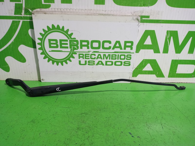 Recambio de brazo limpia delantero derecho para ford fiesta (cbk) ambiente referencia OEM IAM 2S6117526BB  