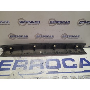 Recambio de molduras traseras para land rover discovery 2.7 td v6 cat referencia OEM IAM ERQ000091  