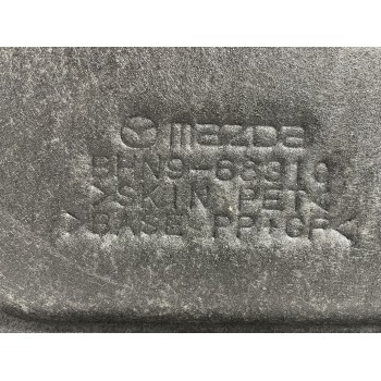 Recambio de bandeja trasera para mazda 3 lim. () center-line referencia OEM IAM BHN968310  