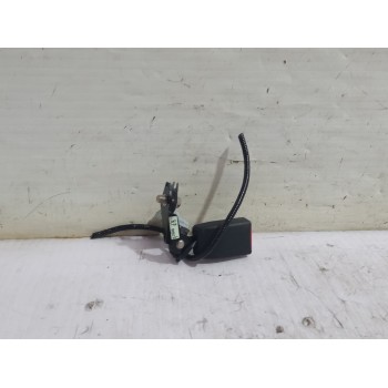 Recambio de enganche cinturon trasero izquierdo para mazda 3 lim. () center-line referencia OEM IAM BHS257780  