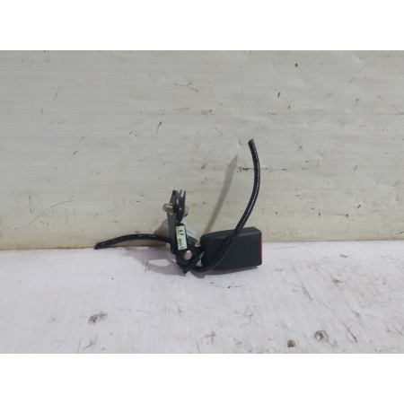 Recambio de enganche cinturon trasero izquierdo para mazda 3 lim. () center-line referencia OEM IAM BHS257780  