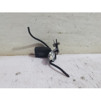 Recambio de enganche cinturon trasero izquierdo para mazda 3 lim. () center-line referencia OEM IAM BHS257780  