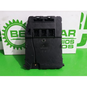 CAJA RELES / FUSIBLES 8200306437 