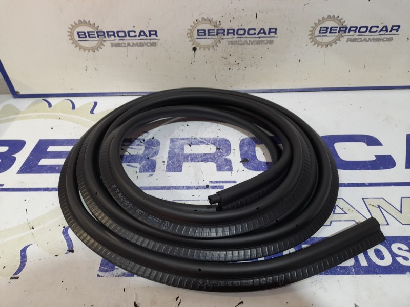 Recambio de goma contorno para renault master kasten referencia OEM IAM 8200678121  
