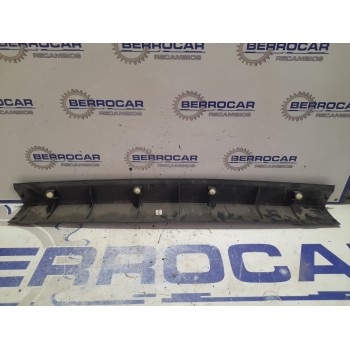 Recambio de molduras traseras para land rover discovery 2.7 td v6 cat referencia OEM IAM ERQ000091  