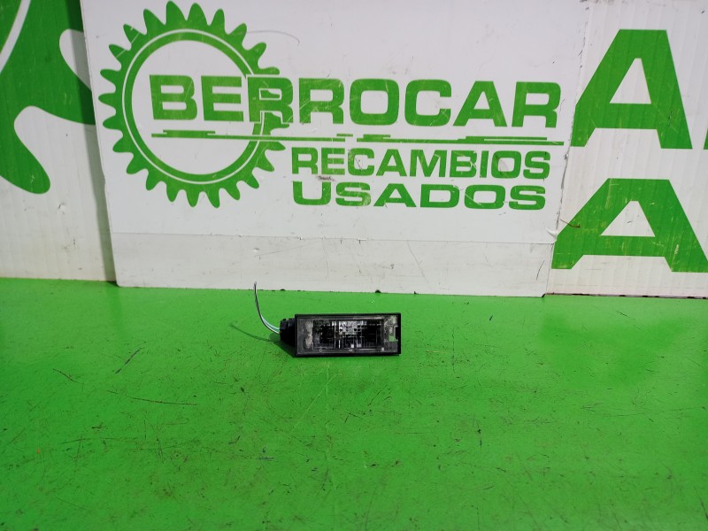 Recambio de piloto matricula para dacia sandero laureate referencia OEM IAM 8200480127  