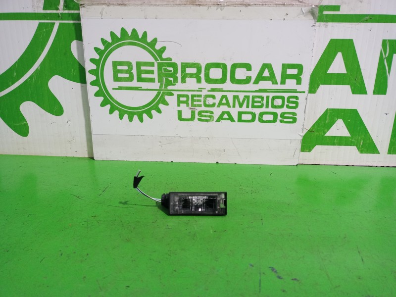 Recambio de piloto matricula para dacia sandero laureate referencia OEM IAM 8200480127  