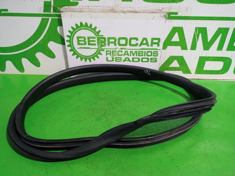Recambio de goma contorno para dacia sandero laureate referencia OEM IAM 808321804R  