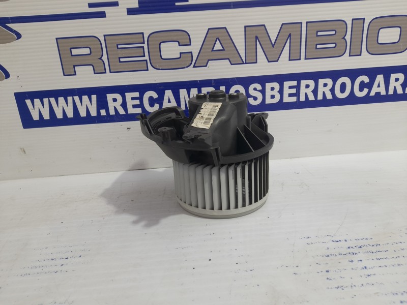 Recambio de motor calefaccion para opel corsa d 1.3 16v cdti referencia OEM IAM 13335075  