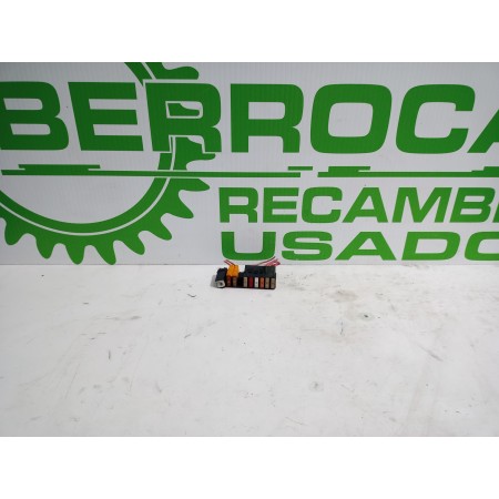 Recambio de caja reles / fusibles para renault scenic ii 1.9 dci diesel referencia OEM IAM 1718700  