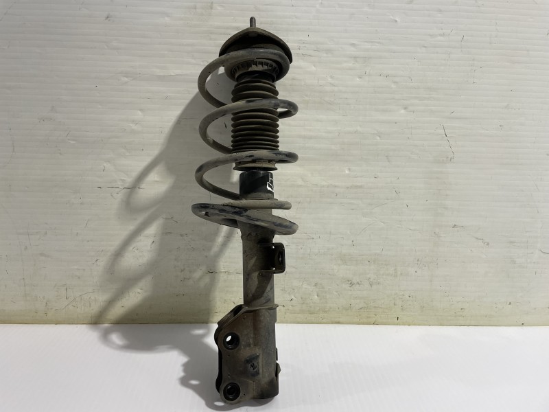 Recambio de amortiguador delantero izquierdo para mazda 3 lim. () center-line referencia OEM IAM B45G34900B  