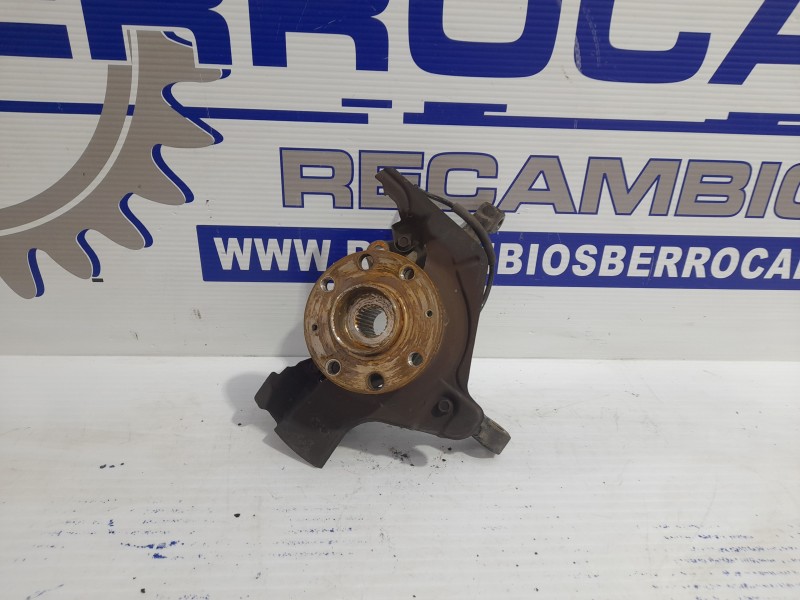 Recambio de mangueta delantera izquierda para opel corsa d 1.3 16v cdti referencia OEM IAM 55703154  