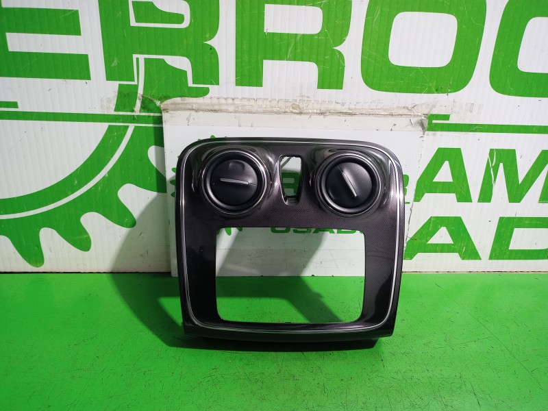 Recambio de rejilla aireadora para dacia sandero laureate referencia OEM IAM 682603655R  