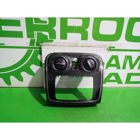 Recambio de rejilla aireadora para dacia sandero laureate referencia OEM IAM 682603655R  