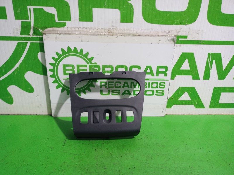 Recambio de moldura para dacia sandero laureate referencia OEM IAM 275009384R  