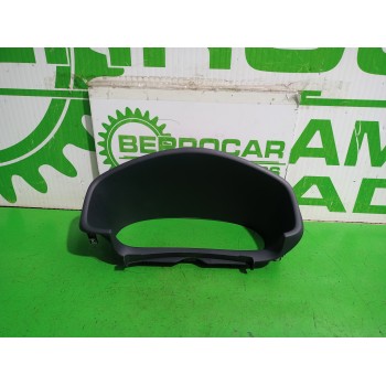 Recambio de moldura para dacia sandero laureate referencia OEM IAM 682405544R  