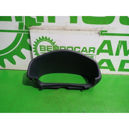 Recambio de moldura para dacia sandero laureate referencia OEM IAM 682405544R  