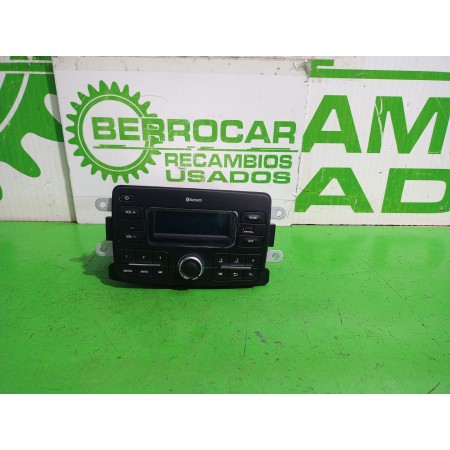 Recambio de sistema audio / radio cd para dacia sandero laureate referencia OEM IAM 281156864R  
