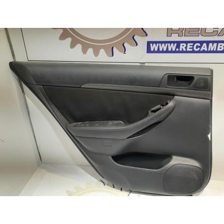 Recambio de guarnecido puerta trasera izquierda para toyota avensis berlina (t25) 2.2 d-4d cat referencia OEM IAM 6702005140B0  