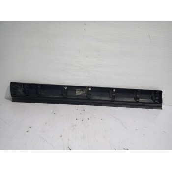 Recambio de moldura derecha para land rover discovery 4 tdv6 hse referencia OEM IAM DGP000124PCL  