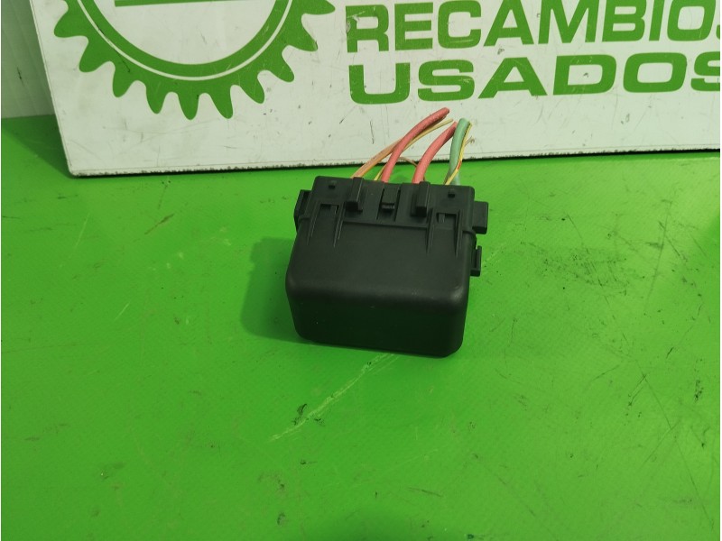 Recambio de caja reles / fusibles para renault scenic ii 1.6 16v referencia OEM IAM 8200222933B  