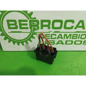 Recambio de caja reles / fusibles para renault scenic ii 1.6 16v referencia OEM IAM 8200222933B  