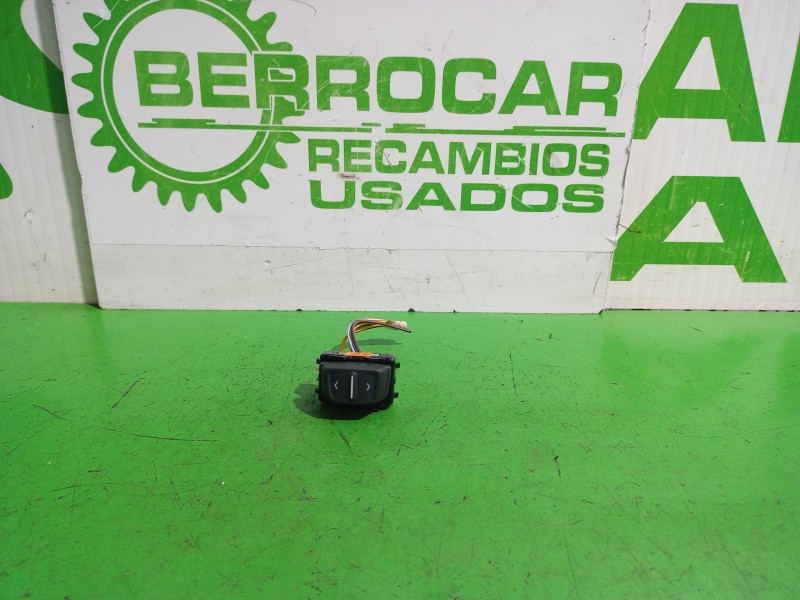 Recambio de mando elevalunas trasero derecho para dacia sandero laureate referencia OEM IAM 254214937R  