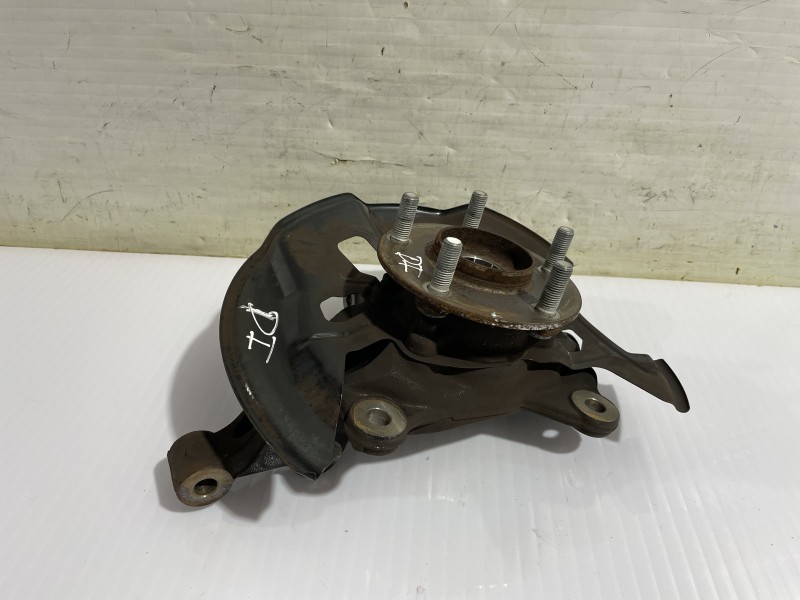 Recambio de mangueta delantera izquierda para mazda 3 lim. () center-line referencia OEM IAM B45A33031  