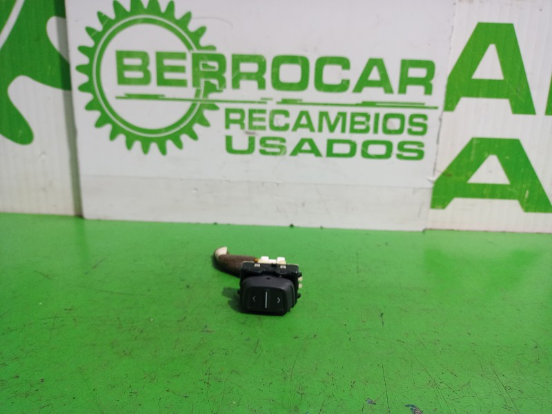 Recambio de mando elevalunas trasero izquierdo para dacia sandero laureate referencia OEM IAM 254214937R  