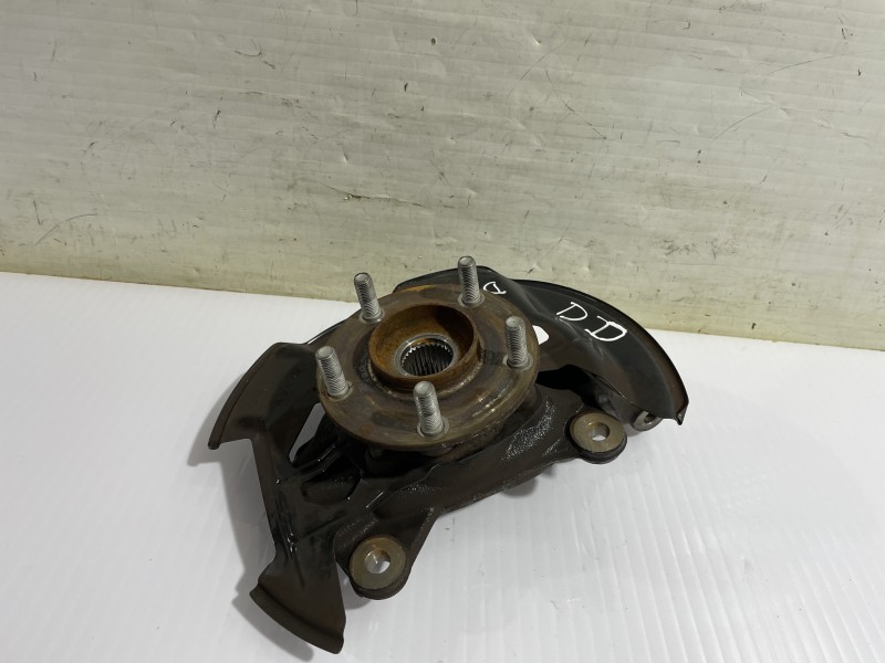 Recambio de mangueta delantera derecha para mazda 3 lim. () center-line referencia OEM IAM B45A33021  