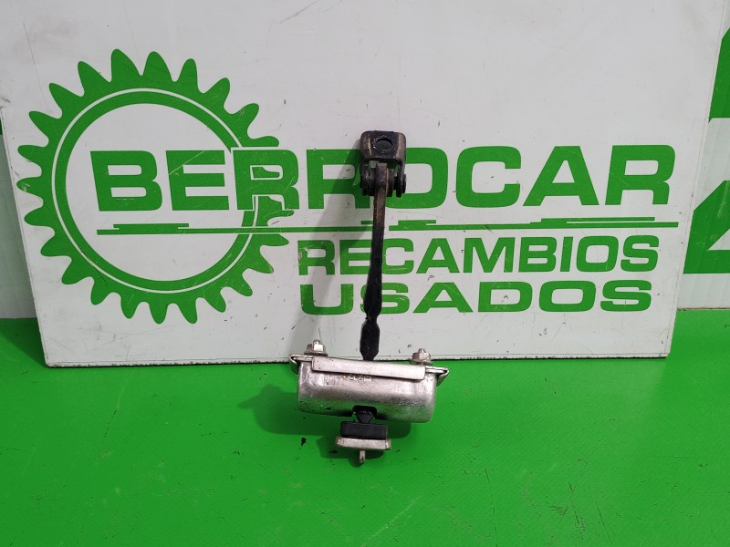 Recambio de retenedor puerta para opel corsa e referencia OEM IAM 13180682  