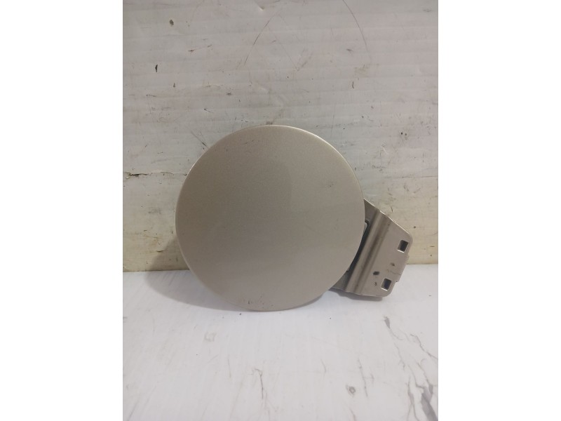 Recambio de tapa exterior combustible para kia carens iii monospace (un) 2.0 crdi 140 referencia OEM IAM 695101D000  