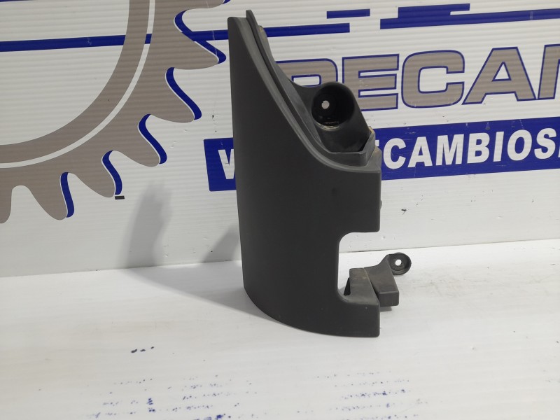 Recambio de molduras traseras para renault kangoo 1.5 dci diesel fap referencia OEM IAM 8200557181  
