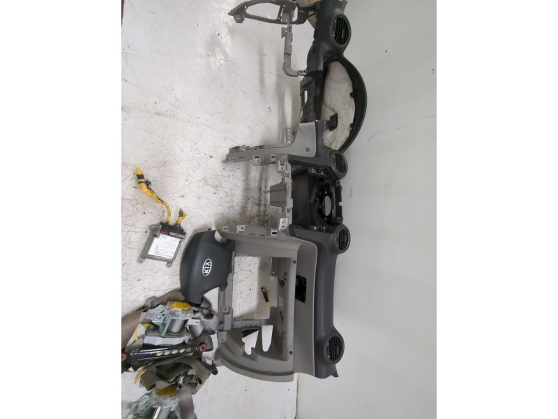 Recambio de kit airbag para kia carens iii monospace (un) 2.0 crdi 140 referencia OEM IAM 959101D600 / 847101D000RU  