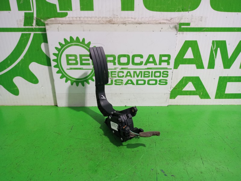 Recambio de pedal acelerador para dacia sandero laureate referencia OEM IAM 180022703R  