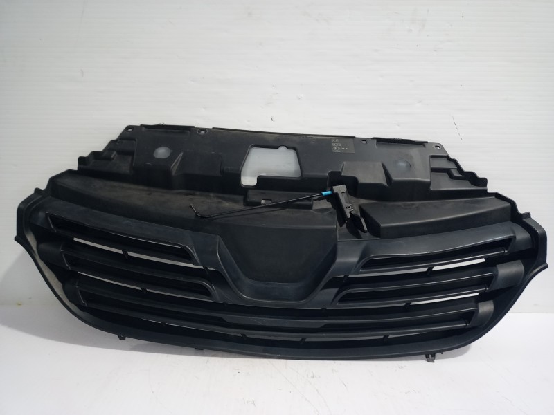 Recambio de rejilla delantera para renault trafic furgón l1h1 2,7t referencia OEM IAM 623108673R  