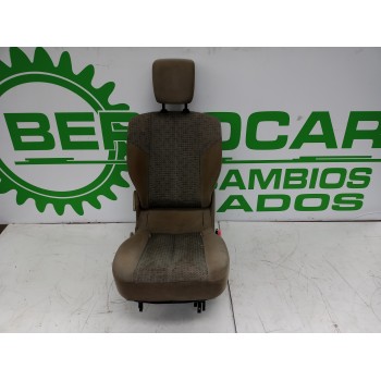 Recambio de asientos trasero derecho para renault scenic ii 1.9 dci diesel referencia OEM IAM 7701058246  
