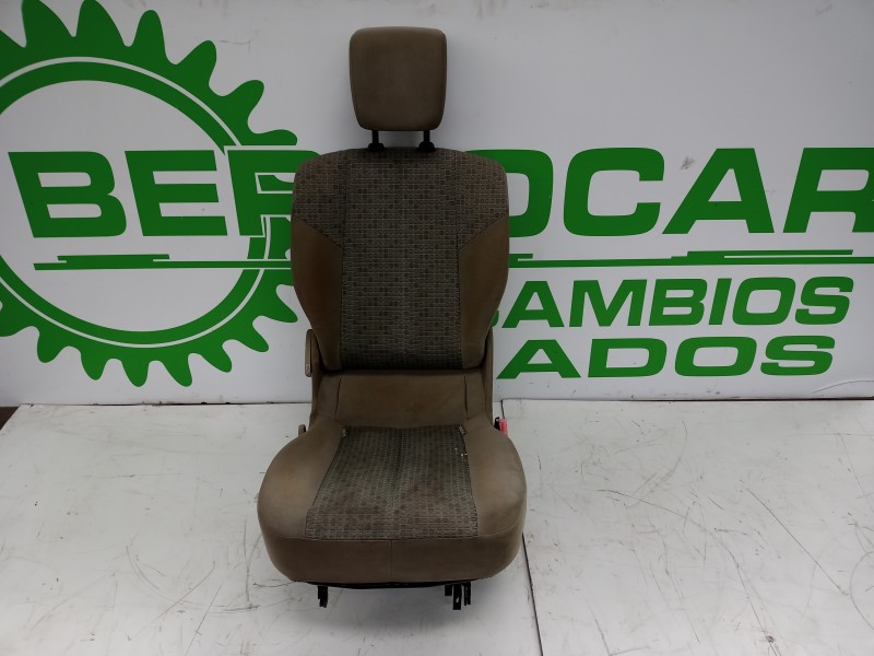 Recambio de asientos trasero derecho para renault scenic ii 1.9 dci diesel referencia OEM IAM 7701058246  