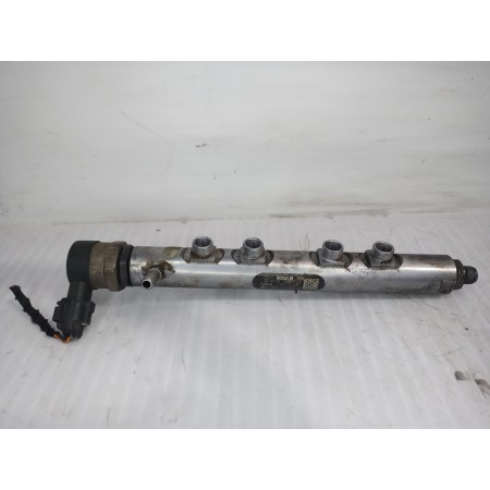 Recambio de rampa inyectora para land rover discovery 4 tdv6 hse referencia OEM IAM 0445216028  