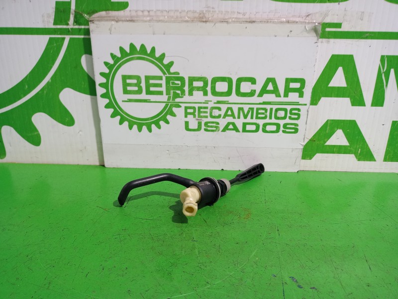 Recambio de bombin embrague para dacia sandero laureate referencia OEM IAM 306100394R  